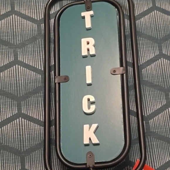 GREEN AND BLACK HALLOWEEN DECOR TRICK OR TREAT - Picture 13 of 13